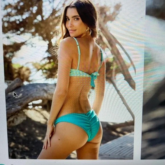 Beach bunny. Brand new - Picture 3 of 12